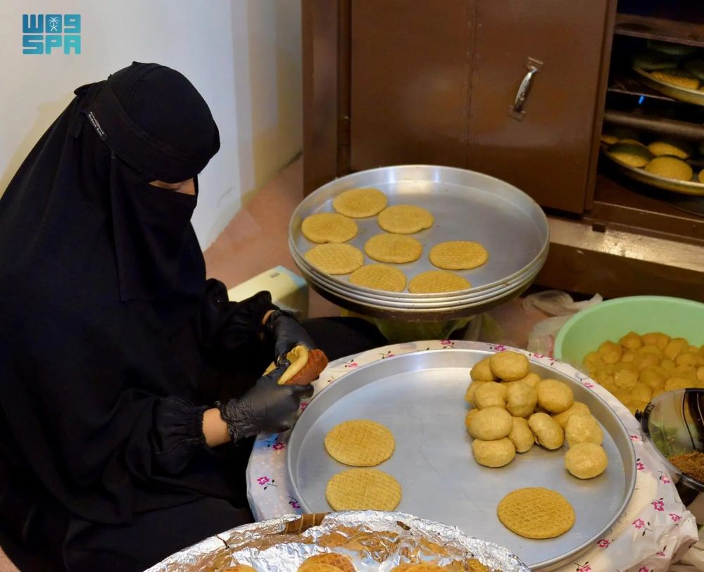 مهرجان الكليجا يستقطب الأسر المنتجة لتسويق منتجاتهم - واس