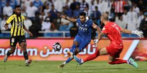 جماهير الاتحاد تغادر ملعب الملز بعد ثلاثية الهلال - اخبارك الان