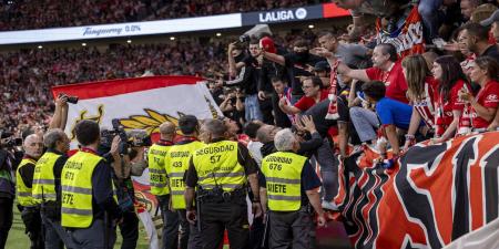 أتلتيكو مدريد يعاقب مشجعا أثار الشغب أمام ريال مدريد - اخبارك الان