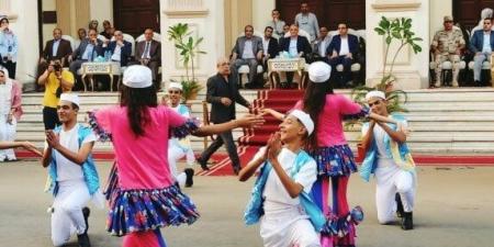 انطلاق ديفيلية مهرجان الإسماعيلية الدولي للفنون الشعبية في دورته الرابعة والعشرين - اخبارك الان