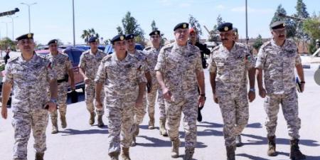 اللواء الحنيطي يزور قيادة المنطقة العسكرية الوسطى ويشيد ب "نشامى الدفاع الجوي" - اخبارك الان