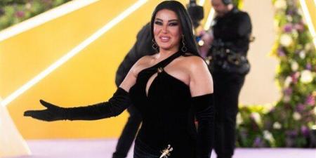 بـ «اللون الأسود».. سمية الخشاب تخطف الأنظار في Joy Awards - اخبارك الان