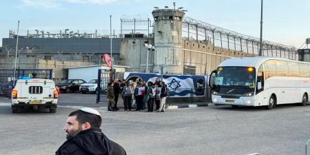 الإفراج عن 90 أسيرا فلسطينيا ضمن المرحلة الأولى لوقف إطلاق النار في غزة - اخبارك الان