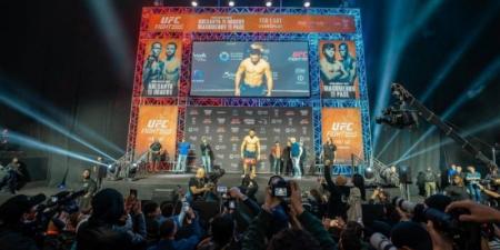 المقاتلون يجتازون مرحلة الوزن استعدادًا لنزالات UFC في الرياض - اخبارك الان