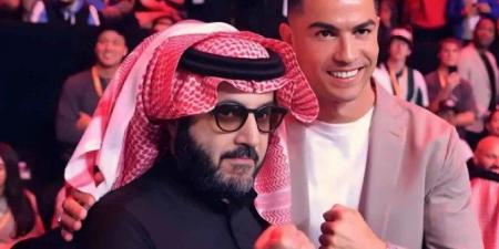 أخبار الرياضة - بالفيديو.. شاهد لحظات حماسية بين رونالدو وتركي آل الشيخ في نزال "UFC" - اخبارك الان