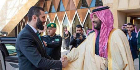 ولي العهد السعودي الأمير محمد بن سلمان يستقبل الرئيس الشرع في الرياض - اخبارك الان