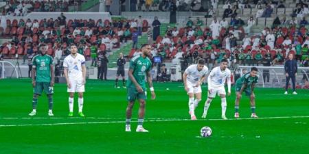 دوري روشن: الأهلي يفوز على الفتح بثنائية - اخبارك الان