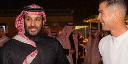 صورة تجمع كريستيانو رونالدو بالزي الوطني السعودي مع الأمير محمد بن سلمان و"الدون" يعلق - اخبارك الان