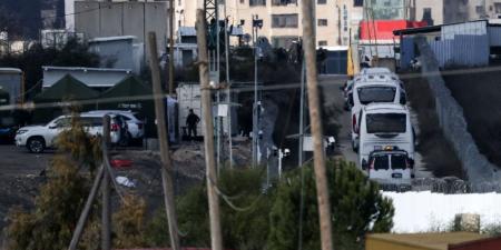 مقابل 4 رفات.. وصول عشرات الأسرى الفلسطينيين إلى رام الله - اخبارك الان