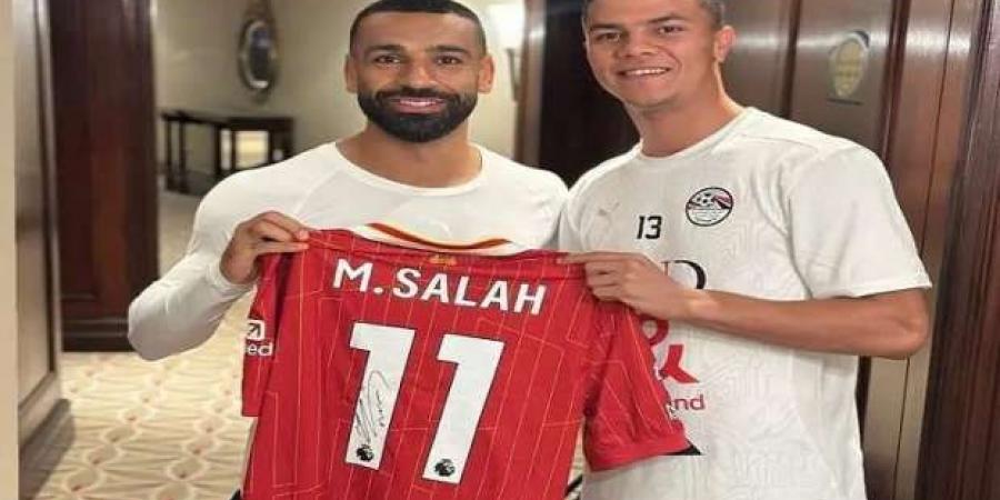 اخبار الرياضة محمد صلاح يفاجئ نجم الزمالك بمعسكر المنتخب