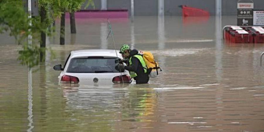 بعد أمطار غزيرة.. التشيك تغلق بوابات الفيضانات بقناة - اخبارك الان