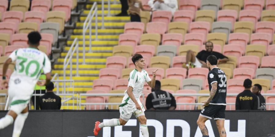 دوري روشن السعودي|أهلي جدة ينجو من فخ ضمك.. والنصر يلحق بالاتفاق الهزيمة الأولى.. وتعادل سلبي بين الخليج والفيحاء - اخبارك الان