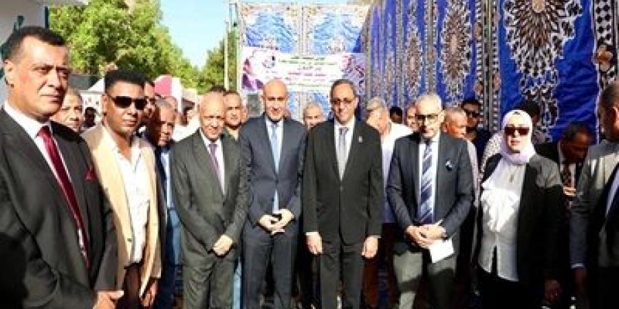 وزير التعليم ومحافظ قنا يتفقدان ٨ مدارس بأول أيام العام الدراسي - اخبارك الان