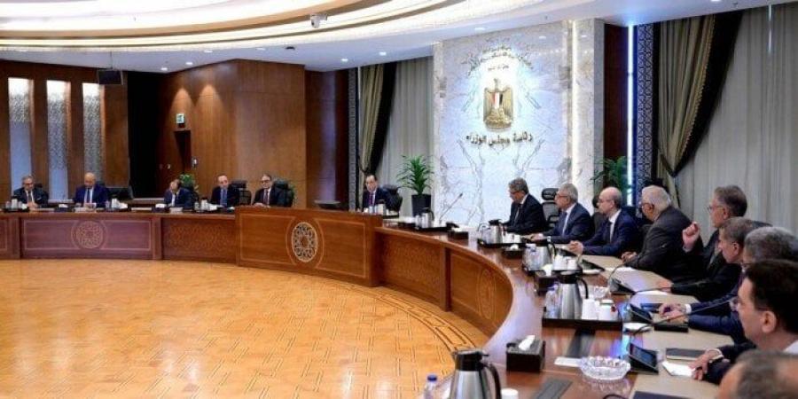 «مدبولي» يلتقي السفراء المنقولين لتولي رئاسة البعثات الدبلوماسية والقنصليات المصرية بالخارج - اخبارك الان