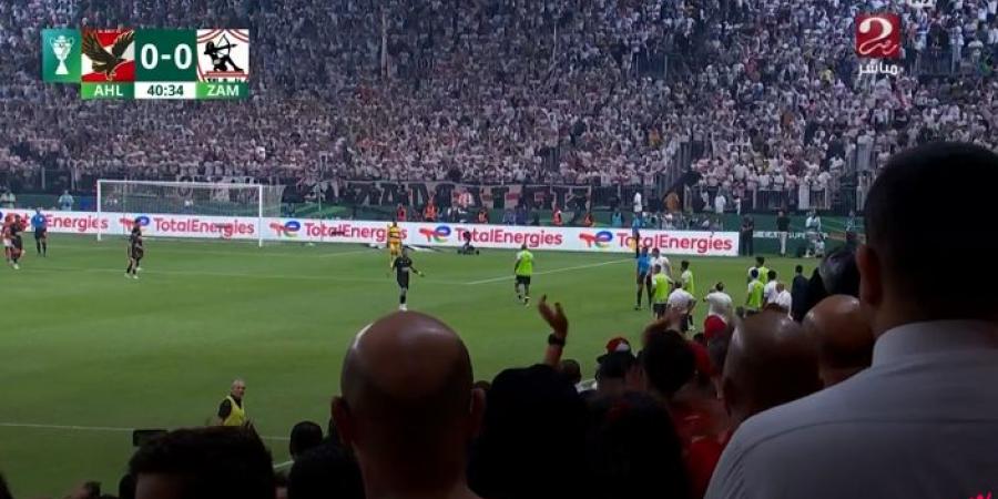 شيكابالا يأمر لاعبي الزمالك بالانسحاب من مباراة الأهلي في كأس السوبر الأفريقي بسبب ركلة جزاء أكرم توفيق.. وعودة سريعة للمباراة - اخبارك الان