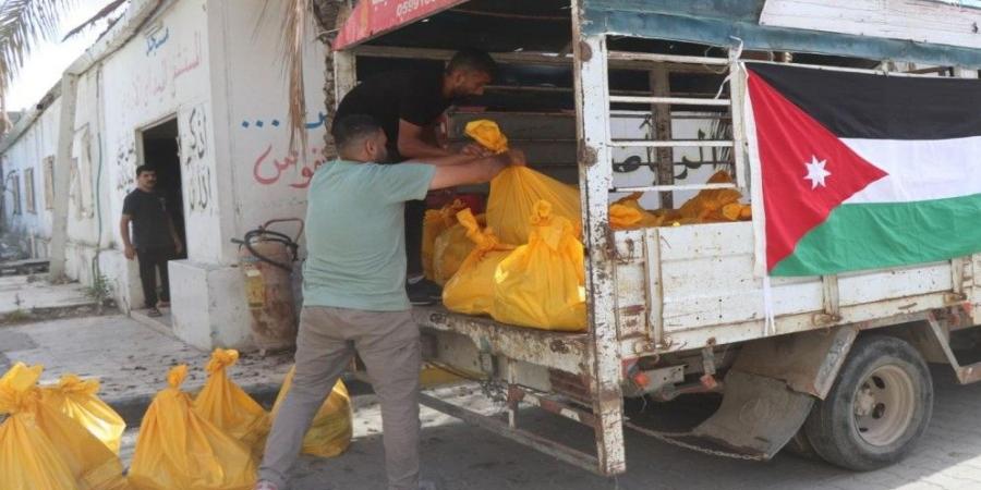 مستشفى الأردن الميداني في شمال غزة يوزع مساعدات غذائية على سكان القطاع - اخبارك الان