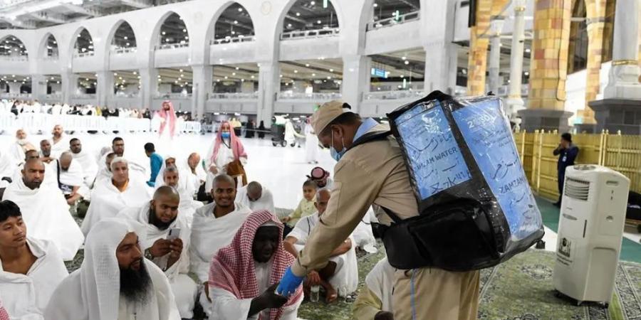 16 ألف حافظة زمزم لقاصدي المسجد الحرام يوم الجمعة - اخبارك الان