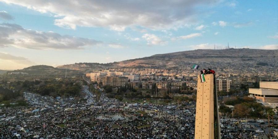 واشنطن تبلغ الزعيم السوري الشرع بإلغاء المكافأة المالية المعروضة لاعتقاله - اخبارك الان