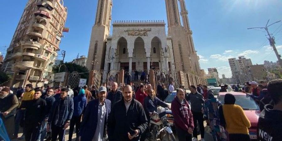 المئات شيعوا جنازة مدرب المنصورة اثناء مباراة العمال وطلخا - اخبارك الان