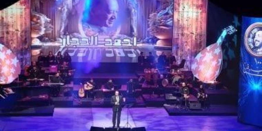 علي الحجار من حفل 100 سنة غنا: شقيقي أحمد كان فنانا وملحنا كبيرا وبمثابة والدي - اخبارك الان