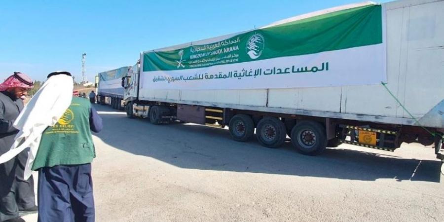 صور| أولى طلائع الجسر البري الإغاثي السعودي تتجه إلى سوريا عبر الأردن - اخبارك الان