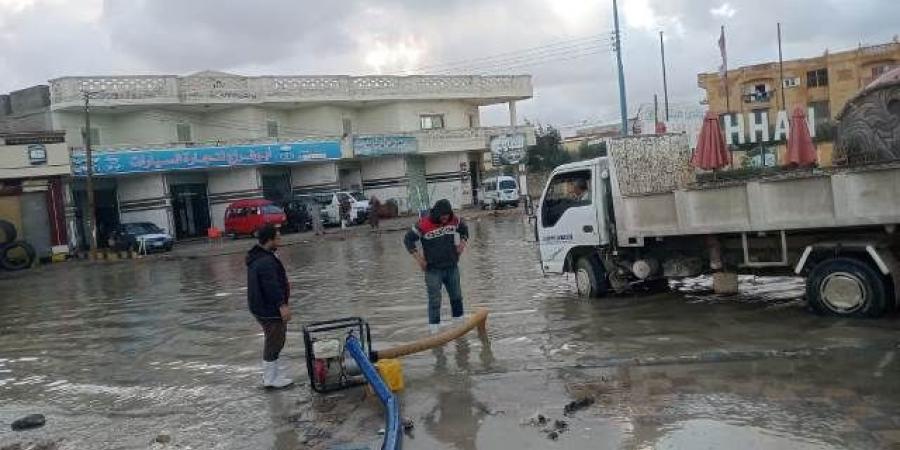 إستمرار جهود مراكز مدن مطروح فى رفع مياه الأمطار - اخبارك الان