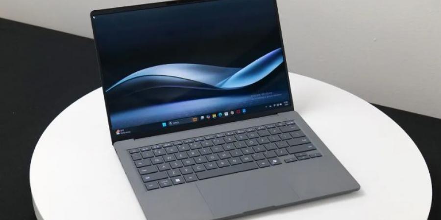 ASUS تكشف عن جهاز Zenbook A14 منافسًا قويًا لجهاز MacBook Air #CES2025 - اخبارك الان