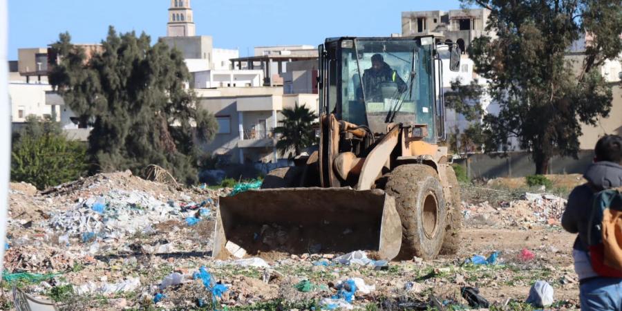 بن عروس: تواصل عمليات رفع الفواضل وأشغال النظافة على مستوى محيط السوق الأسبوعي بالمروج 3 - اخبارك الان