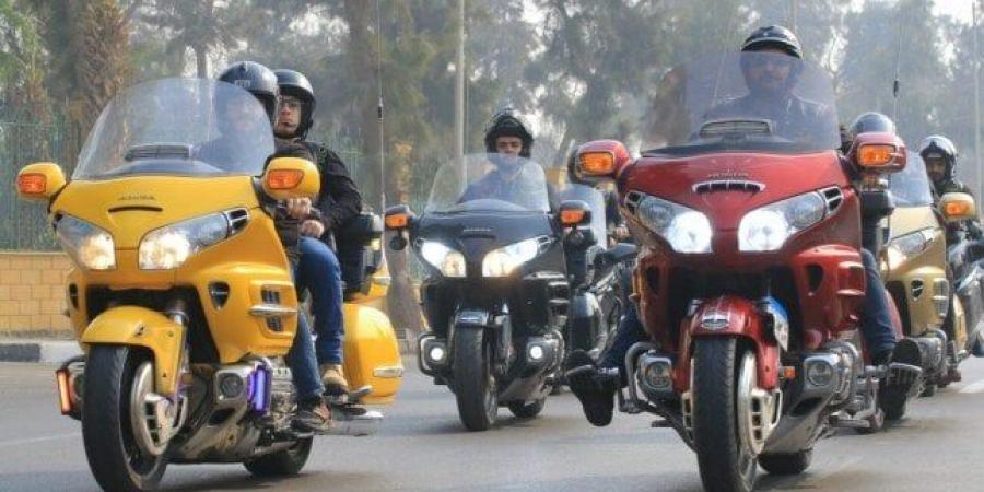 فريق Mc Road knights يجوب شوارع الإسماعيلية ضمن مسيرة رياضية تضم ٥٠ بايكرز - اخبارك الان