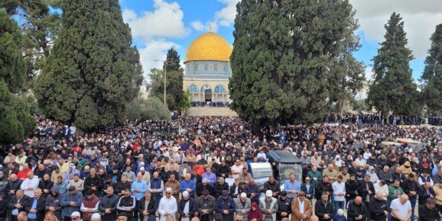 أخبار الرياضة - نحو 60 ألف فلسطيني يؤدون صلاة الجمعة في المسجد الأقصى - اخبارك الان