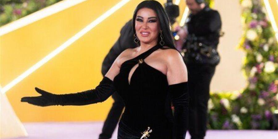 بـ «اللون الأسود».. سمية الخشاب تخطف الأنظار في Joy Awards - اخبارك الان