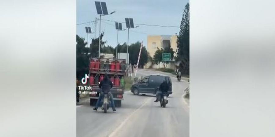 سوسة :بطاقة ايداع بالسجن في حق صاحب سيارة تعمد امس الاحد اعتراض شاحنة محملة بقوارير الغاز المنزلي - اخبارك الان