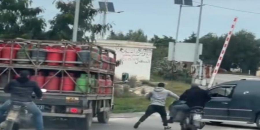 سوسة :بطاقة ايداع بالسجن في حق مواطن عمد الى اعتراض طريق شاحنة محملة بالغاز المنزلي - اخبارك الان