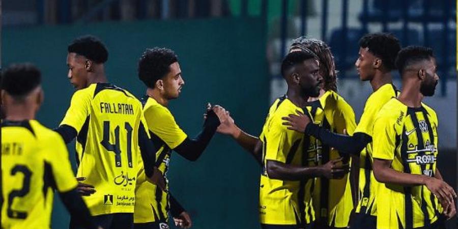 شاهد.. اتحاد جدة يطارد الهلال على قمة دوري روشن بثنائية في الشباب - اخبارك الان