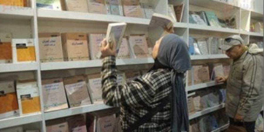 معرض القاهرة الدولي للكتاب يفتح أبوابه للزوار فى يومه الثالث - اخبارك الان