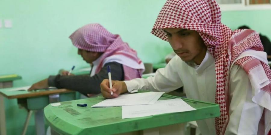 إلزام طلاب الثانوية بالزي الرسمي.. حرص على ربط الأجيال بالهوية السعودية الأصيلة - اخبارك الان