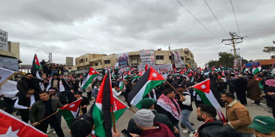 وقفة في المفرق.. "لا بديل لحقوق الشعب الفلسطيني على أرضه وترابه" - اخبارك الان