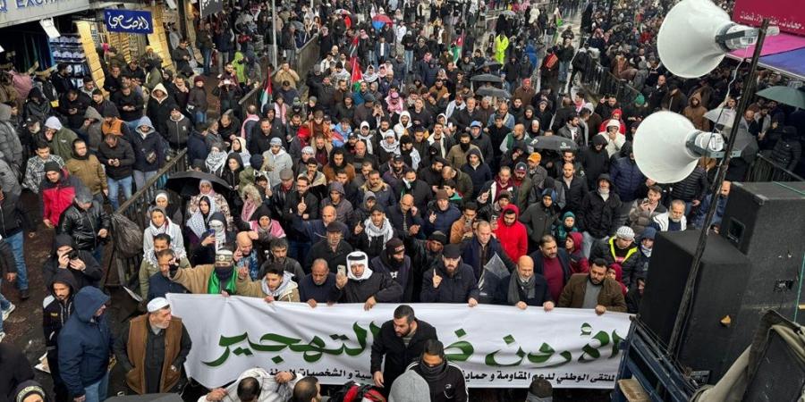 مئات الاردنيين في وسط البلد ضد التهجير.. وفريحات يوجه رسائل الى الصفدي - اخبارك الان