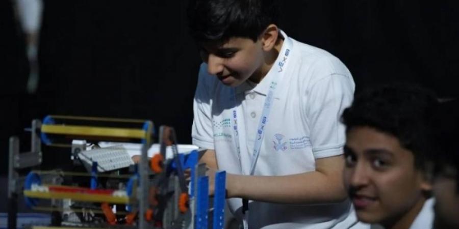 انطلاق بطولة (VEX IQ) في تصميم وبرمجة الروبوتات - اخبارك الان