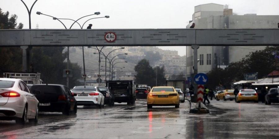 أجواء باردة جدا الجمعة وزخات خفيفة في بعض المناطق - اخبارك الان