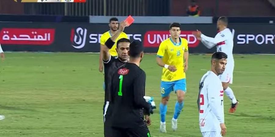 الدوري الممتاز: ناصر ماهر لاعب الزمالك يحصل على البطاقة الحمراء بعد ضرب مدافع الإسماعيلي بدون كرة - اخبارك الان