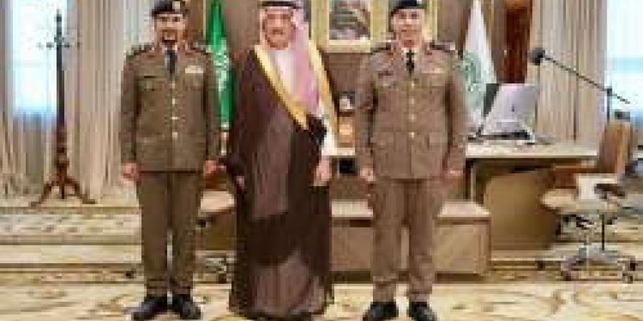 شاهد.. أمير جازان يرحب بالمدير الجديد للدفاع المدني ويثني على إنجازات سلفه - اخبارك الان