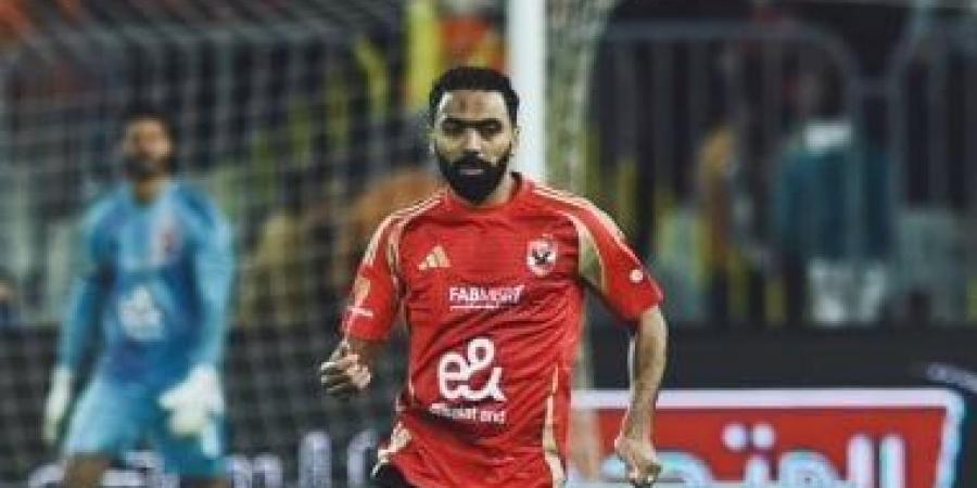 شاهد كيف داعب حسين الشحات كأس العالم للأندية داخل ملعب التتش؟ - اخبارك الان