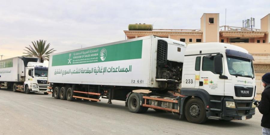 الجسر الإغاثي السعودي.. عبور 85 شاحنة بمواد غذائية وطبية للشعب السوري - اخبارك الان