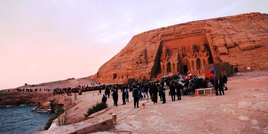 محافظ أسوان يشهد إحتفالية تعامد على وجه الملك رمسيس الثانى - اخبارك الان