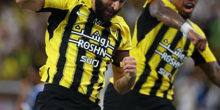 الاتحاد يقسو على الهلال برباعية ويحلق بصدارة روشن - اخبارك الان