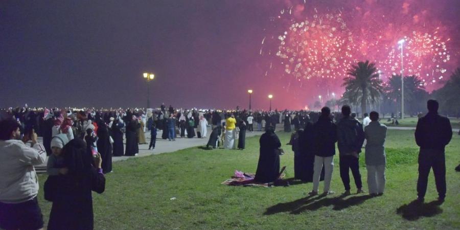 شاهد.. الألعاب النارية تضيء سماء الدمام احتفالًا بـ "يوم التأسيس" - اخبارك الان